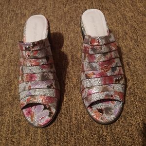 Easy Street Chella in Black Floral Size 10